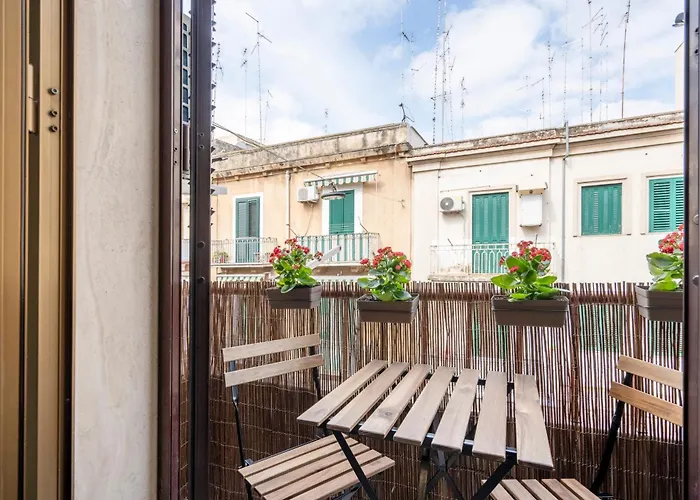 Guesthost - Blu Barion Joyful