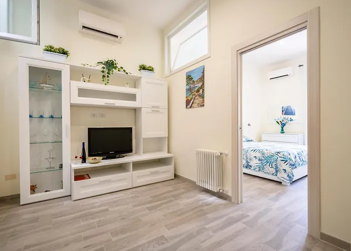 Guesthost - Blu Barion Joyful Бари