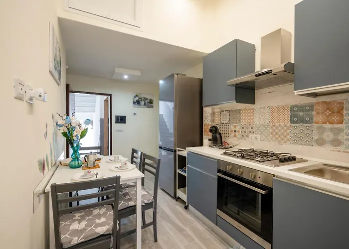 Guesthost - Blu Barion Joyful