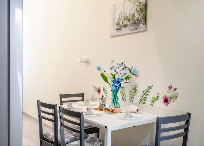 Guesthost - Blu Barion Joyful Бари