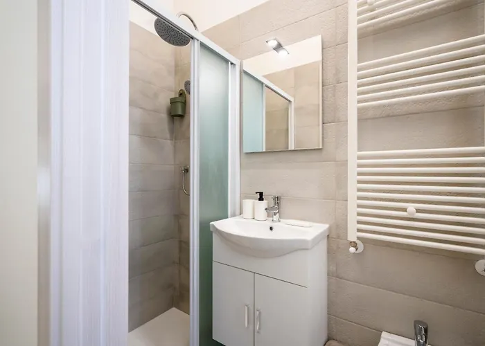 Guesthost - Blu Barion Joyful * Бари